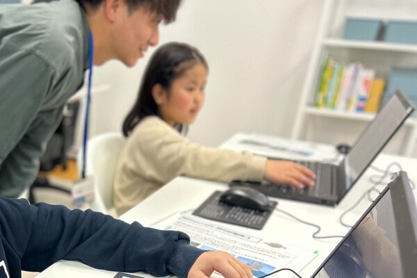 先生が教えている様子