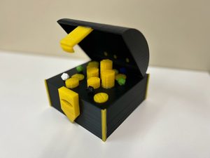 松山市のプログラミング教室TiNOの生徒が制作した、宝箱をモチーフにした3Dプリンター作品の貯金箱_1