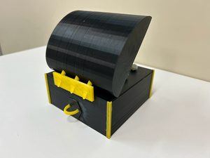 松山市のプログラミング教室TiNOの生徒が制作した、宝箱をモチーフにした3Dプリンター作品の貯金箱_3